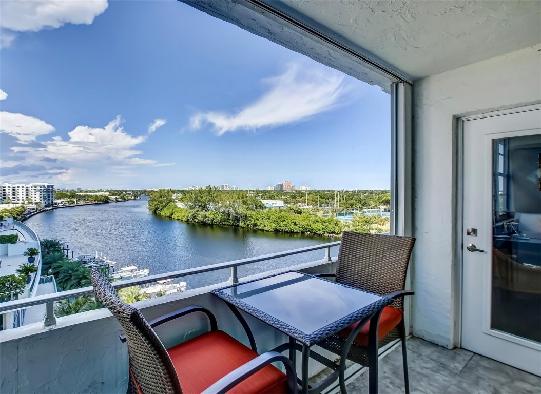 EAST POINT TOWERS - Residential