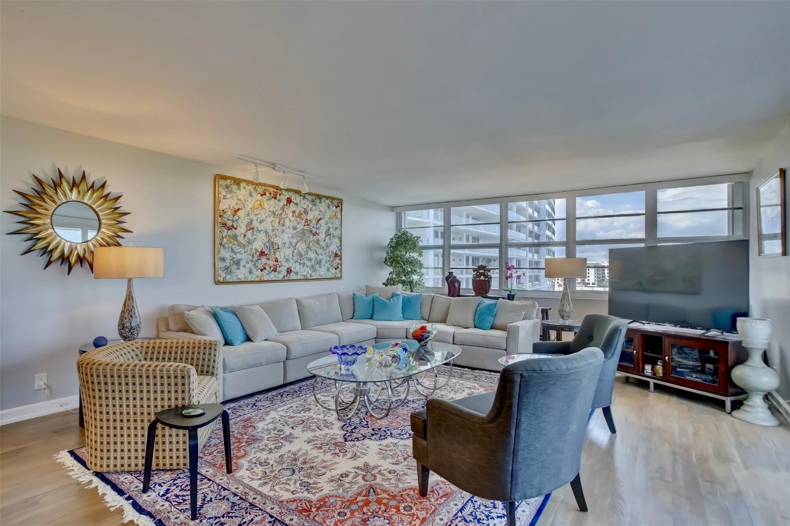 EAST POINT TOWERS - Residential