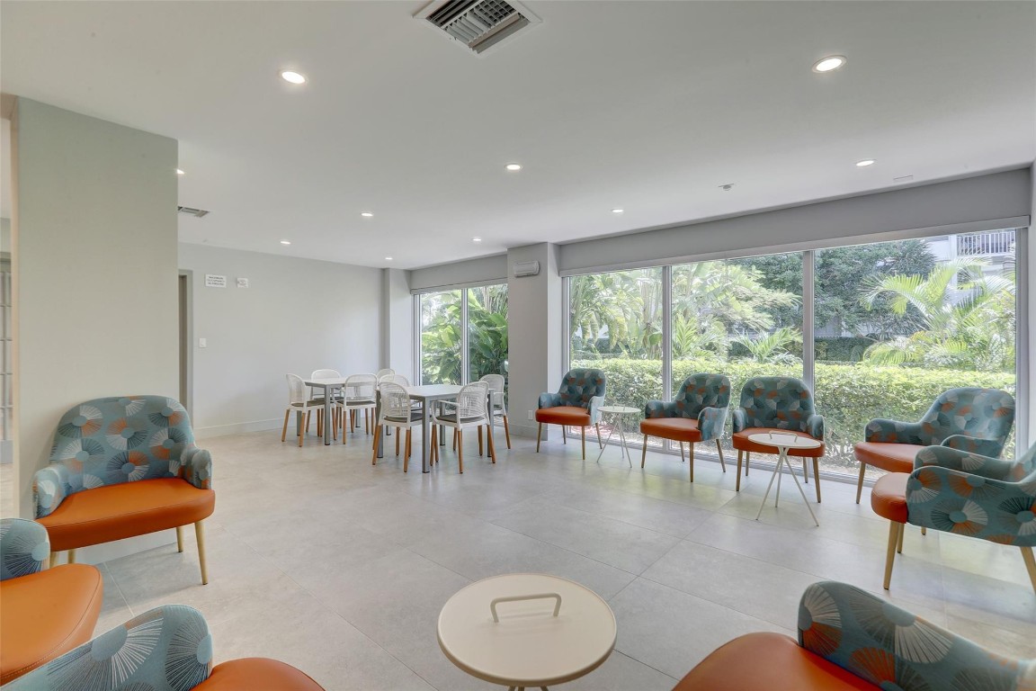 EAST POINT TOWERS - Residential
