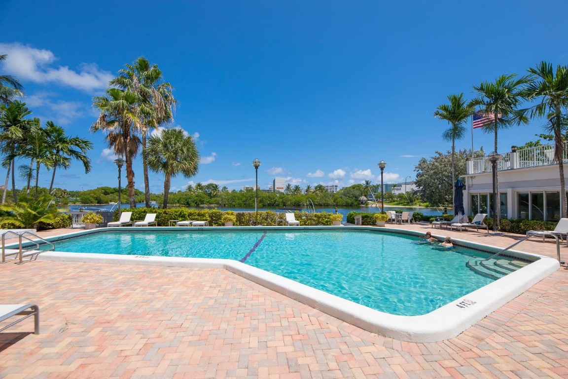 EAST POINT TOWERS - Residential