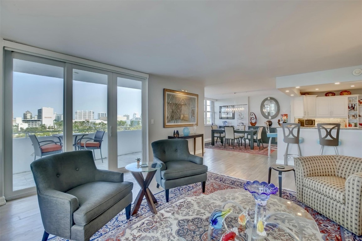 EAST POINT TOWERS - Residential