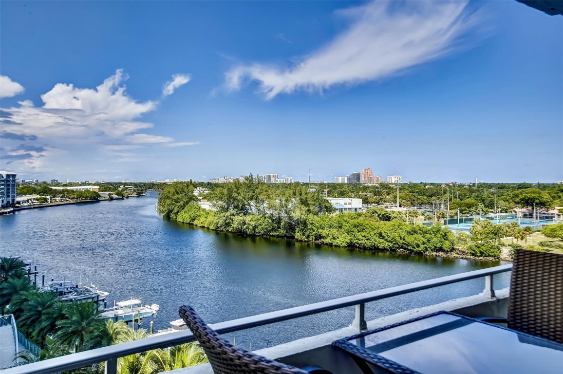EAST POINT TOWERS - Residential