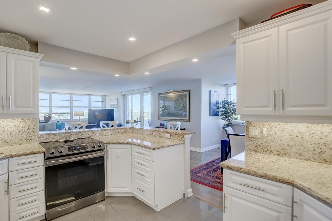 EAST POINT TOWERS - Residential