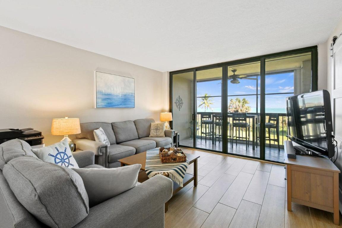 SEA PALMS CONDOMINIUM - Residential Lease