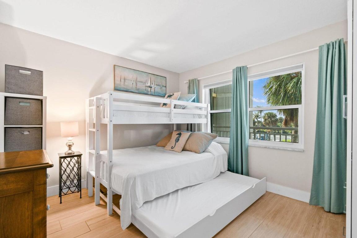 SEA PALMS CONDOMINIUM - Residential Lease