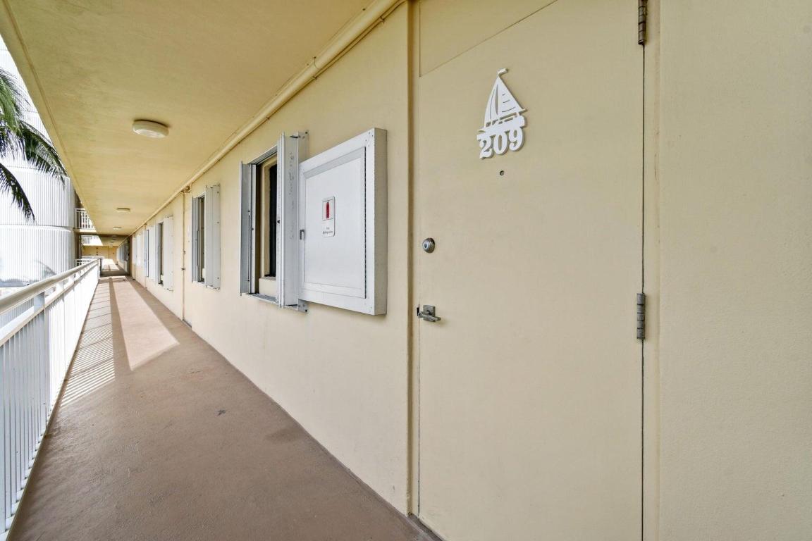 SEA PALMS CONDOMINIUM - Residential Lease