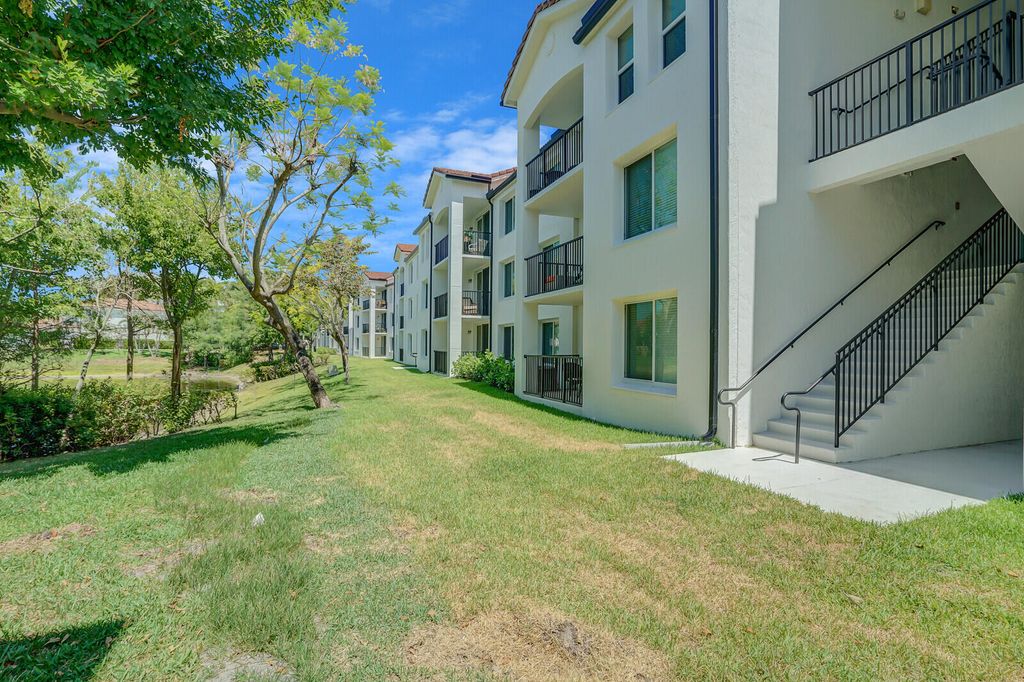Photo of 611 Villa Circle, Boynton Beach, FL 33435 (MLS # B26026684)