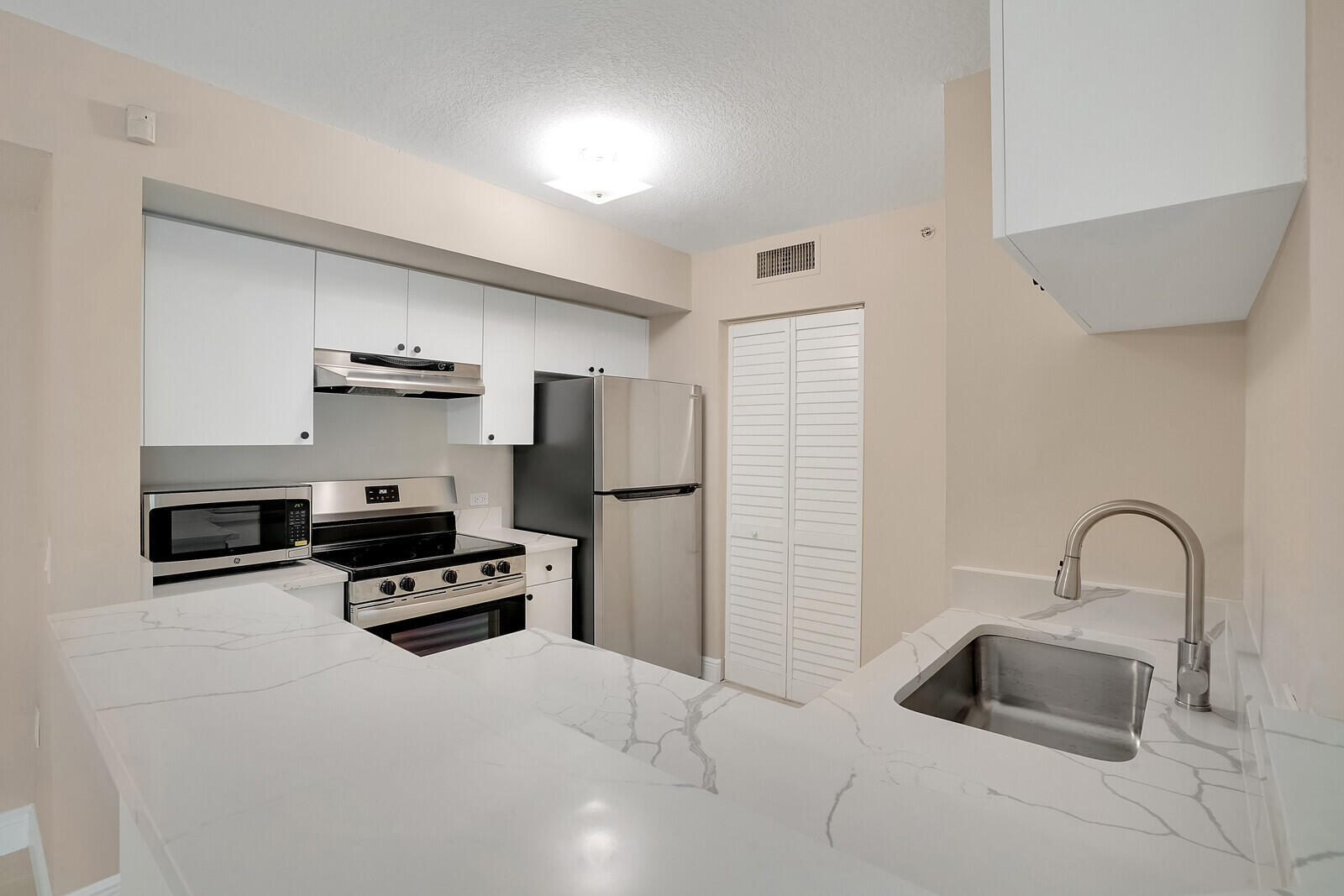 VILLA DEL SOL CONDO - Residential Lease