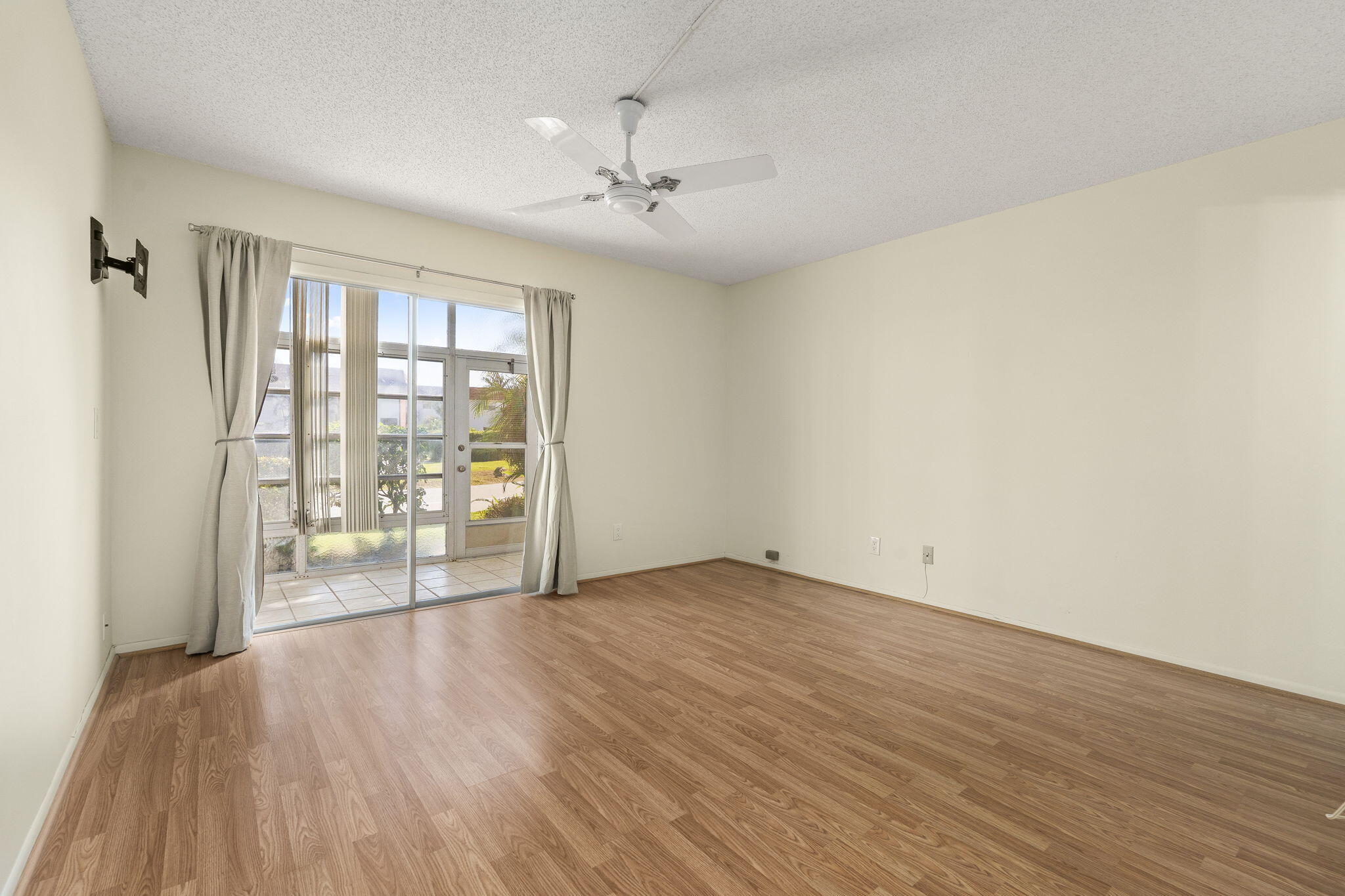 VISTA PINES CONDO - Residential