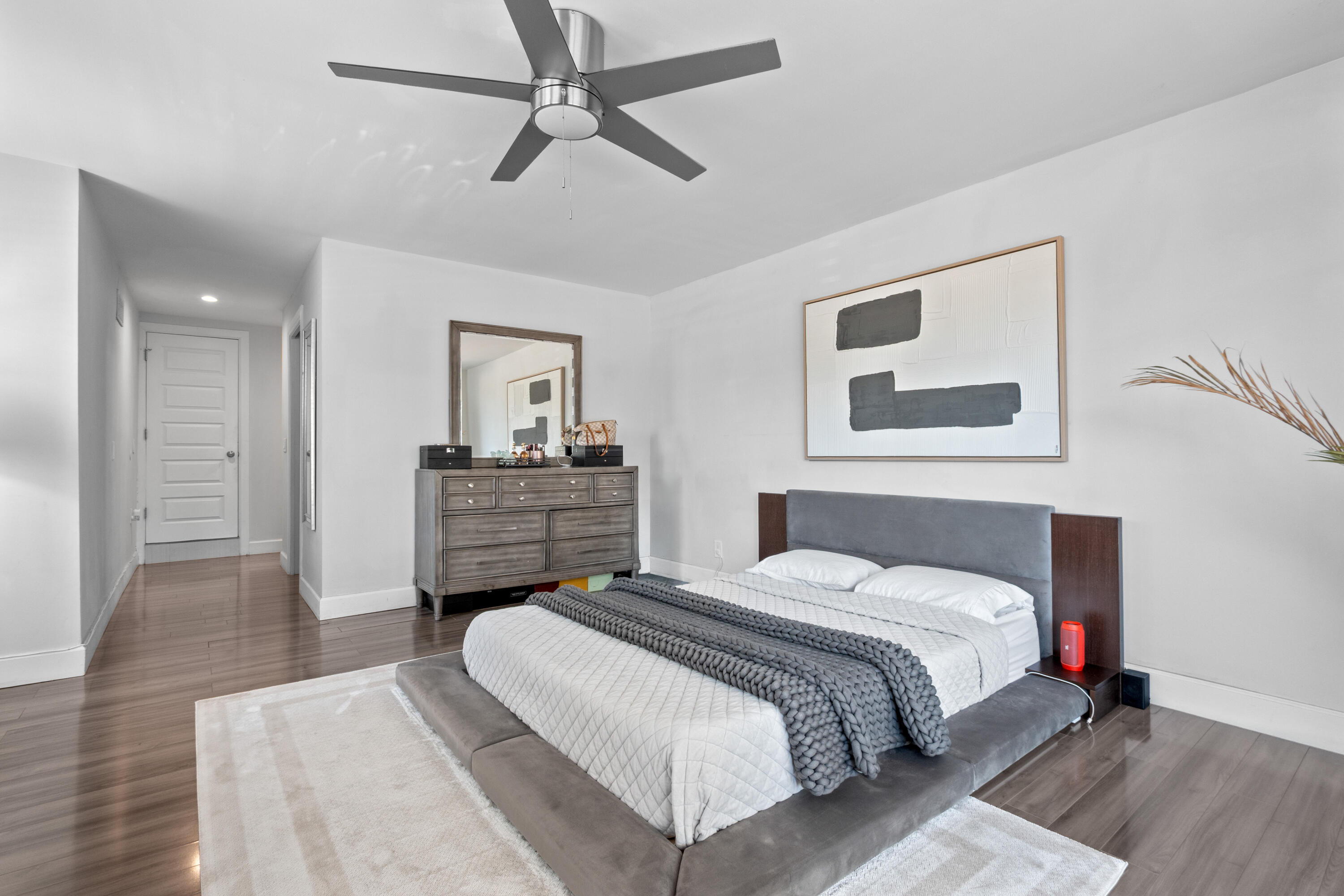 HOLLYWOOD - Residential