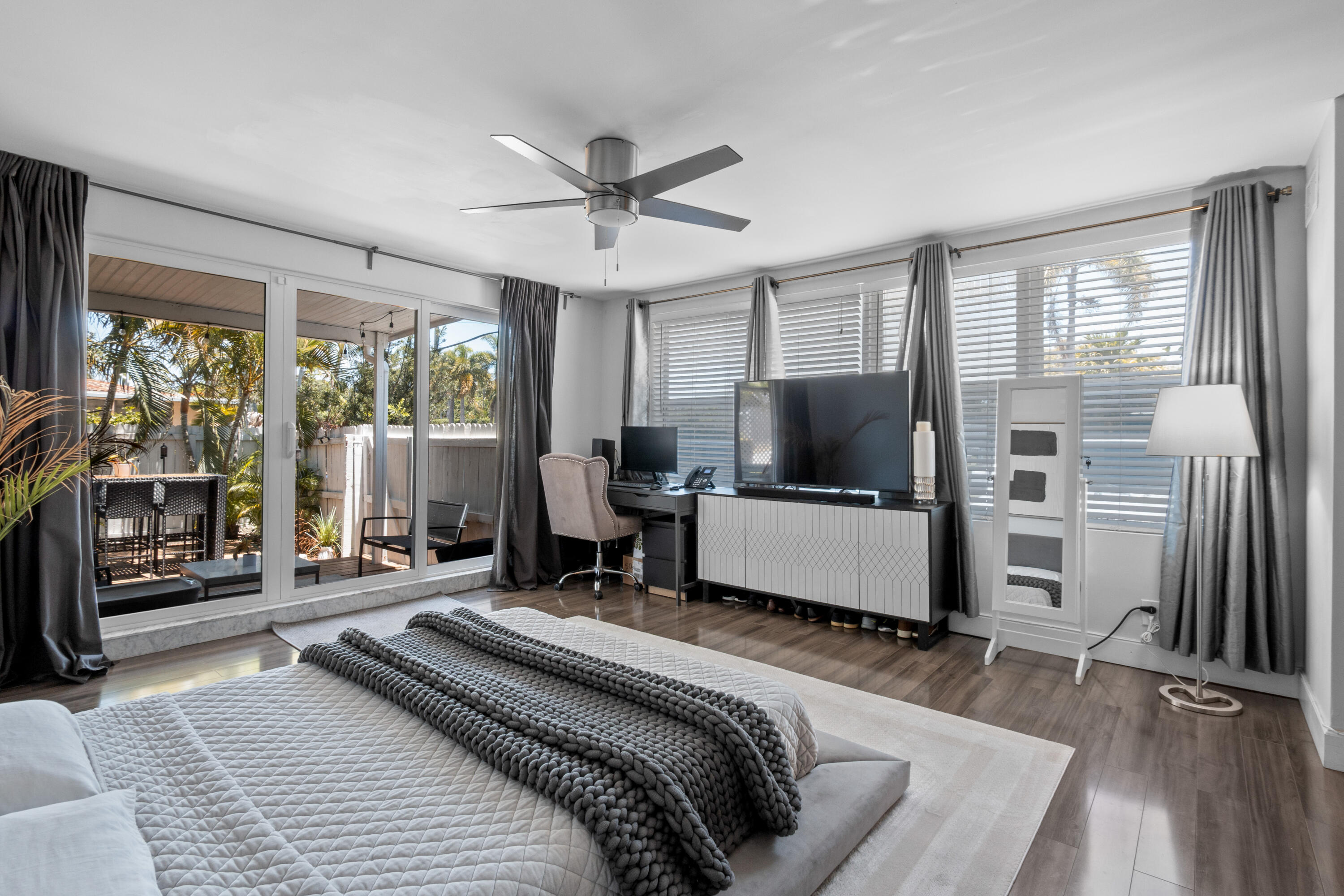 HOLLYWOOD - Residential