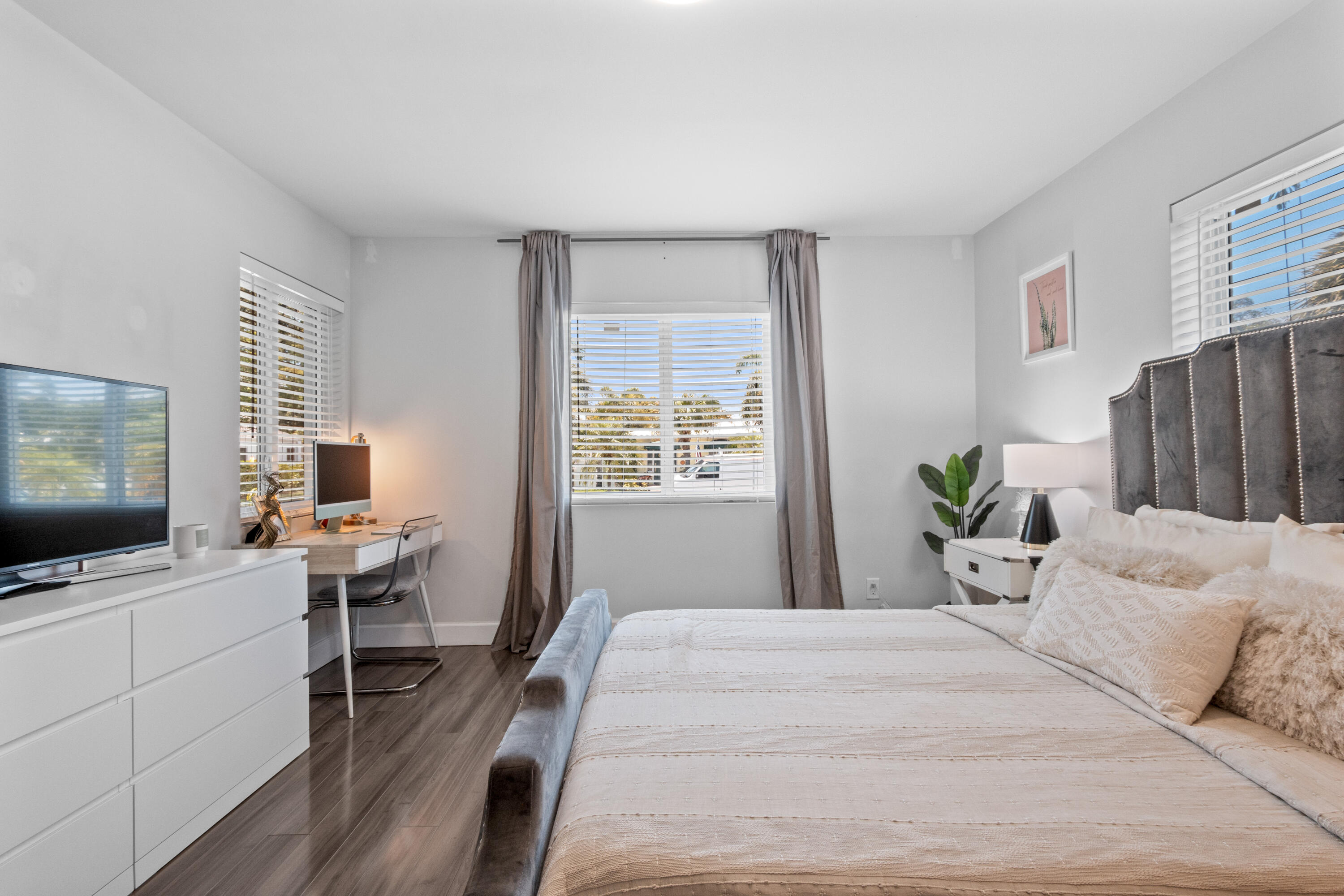 HOLLYWOOD - Residential