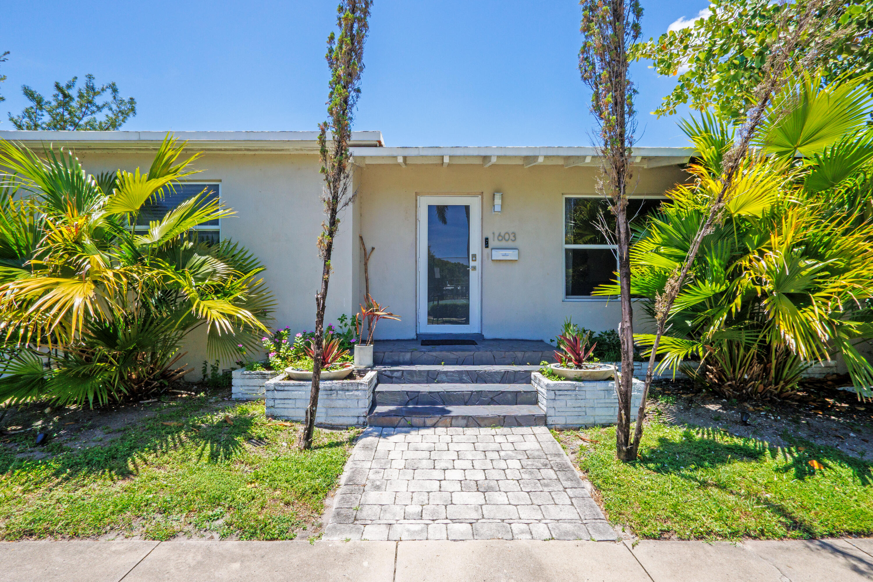 HOLLYWOOD - Residential