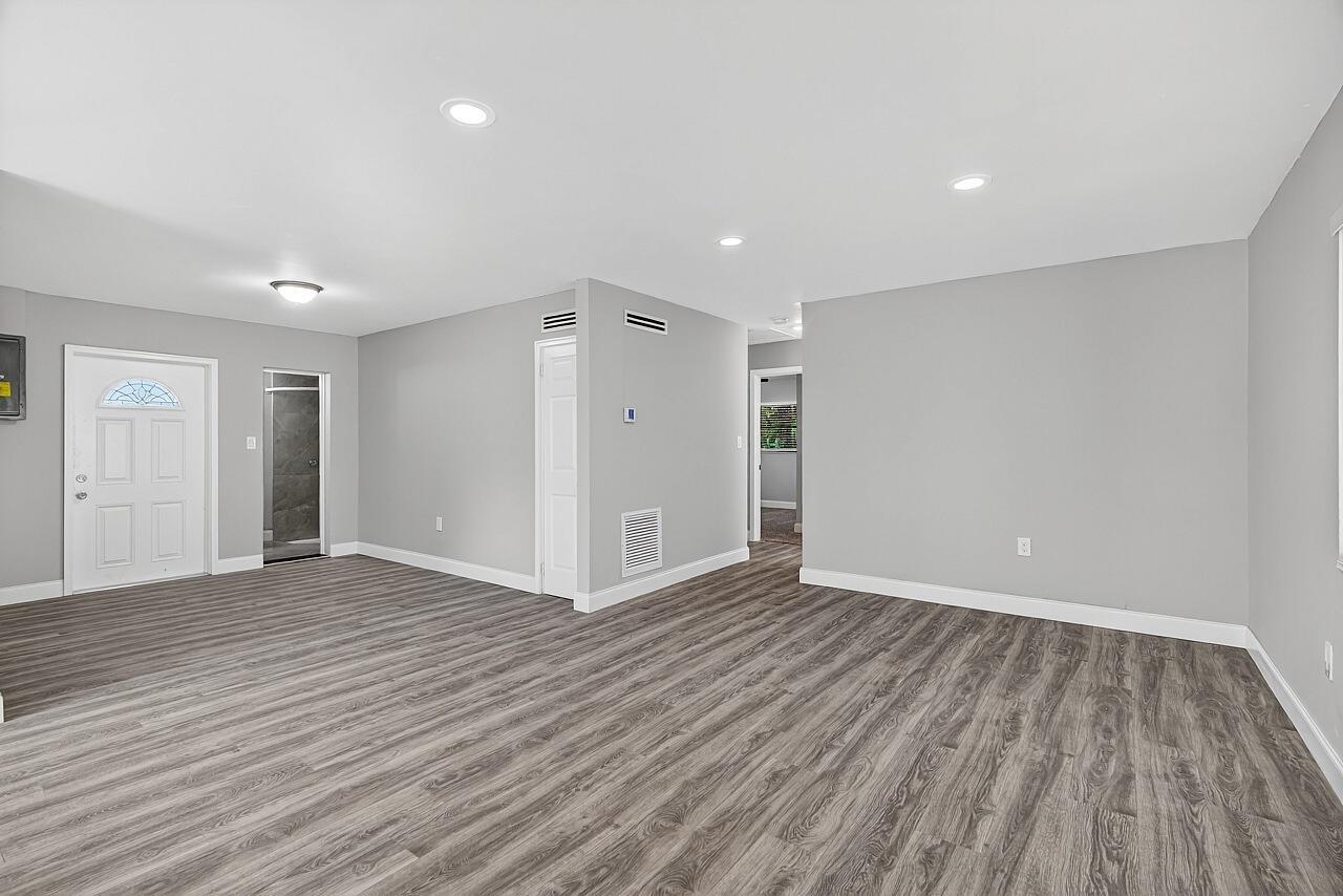 GREENWOOD VILLAGE SUB UNI - Residential