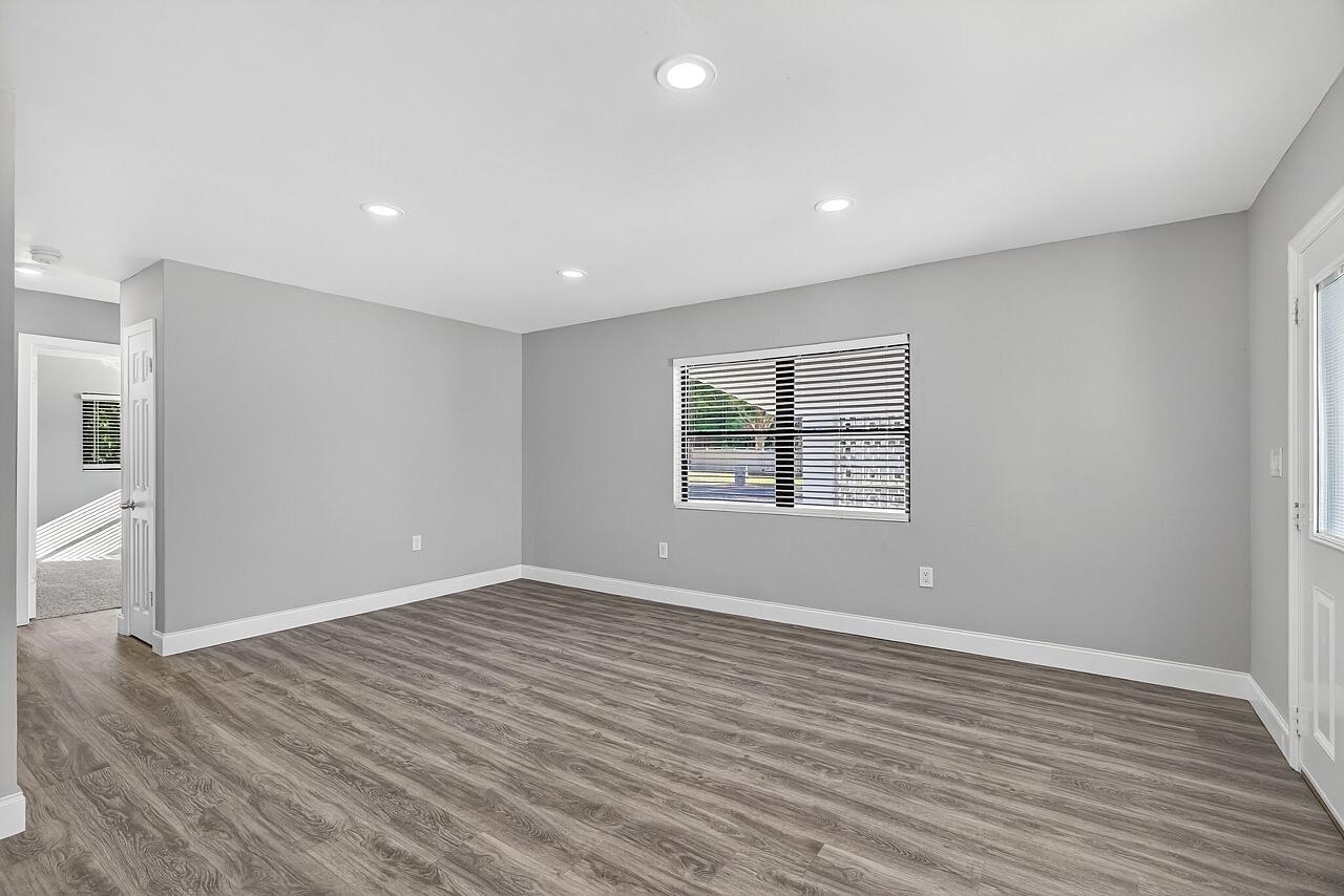 GREENWOOD VILLAGE SUB UNI - Residential