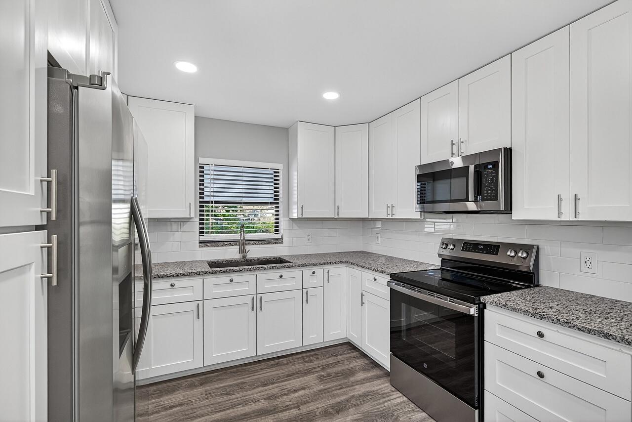 GREENWOOD VILLAGE SUB UNI - Residential