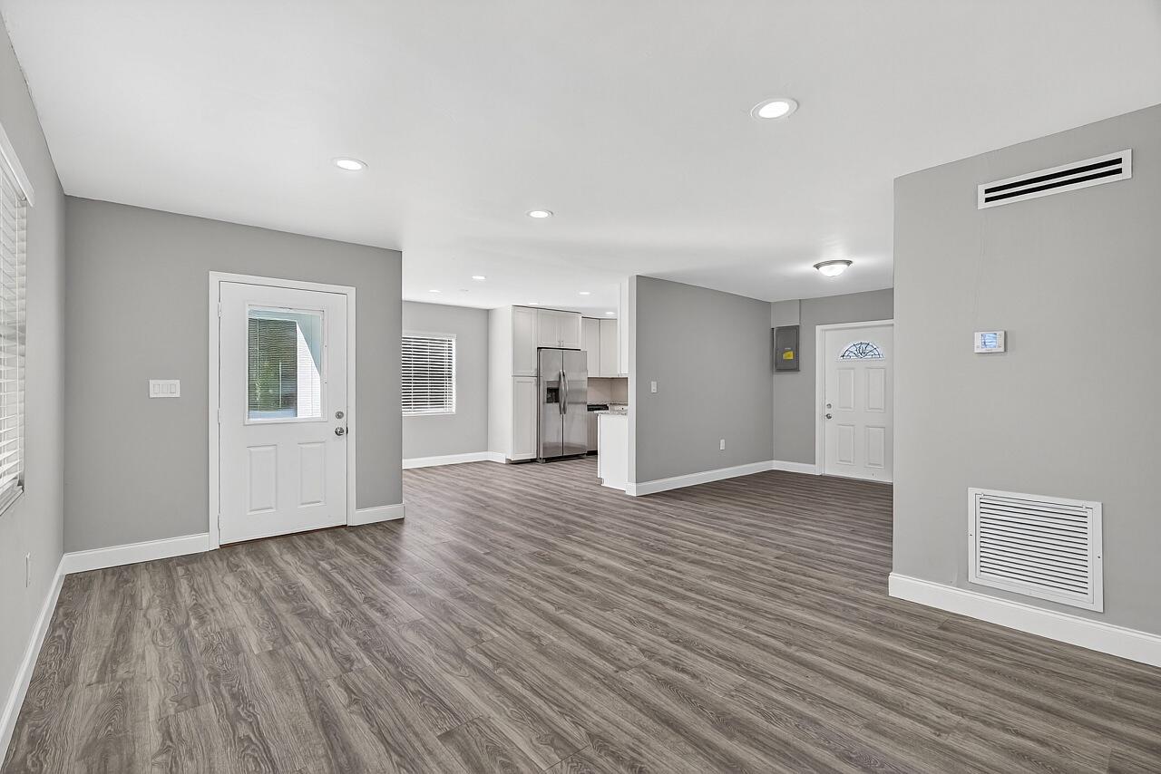 GREENWOOD VILLAGE SUB UNI - Residential