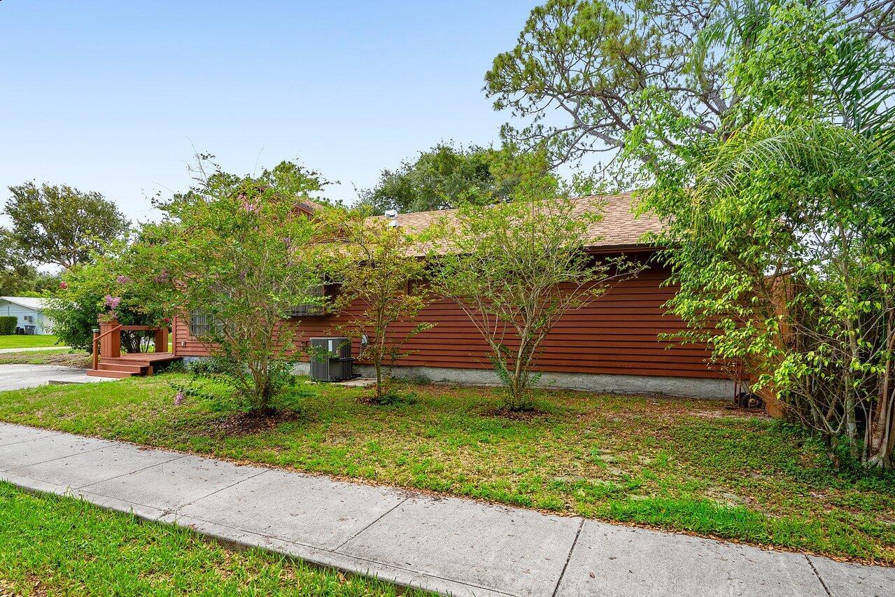 4744 Dolphin Drive