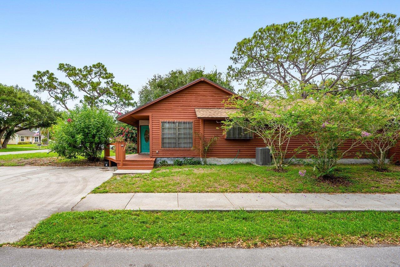 4744 Dolphin Drive