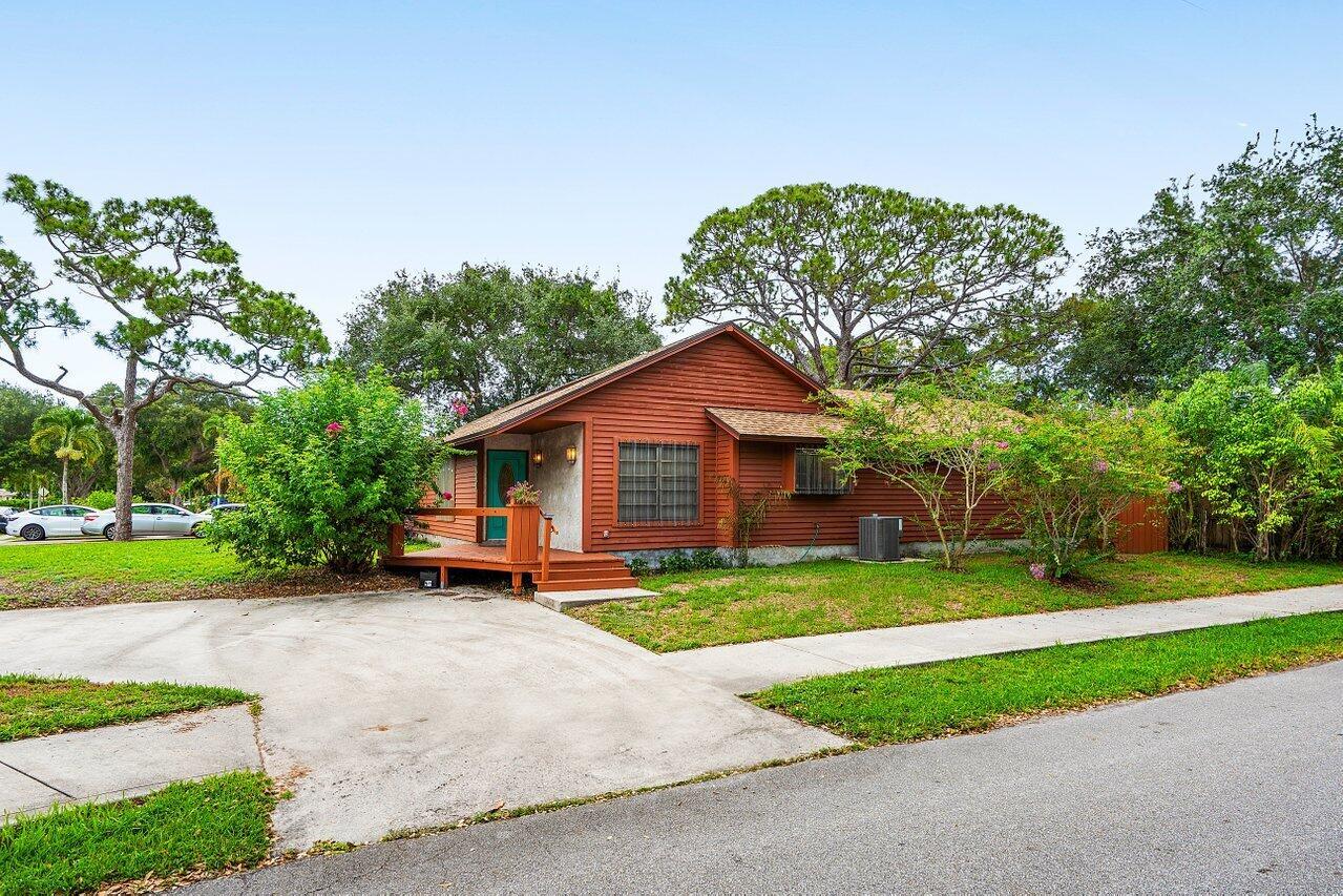 4744 Dolphin Drive