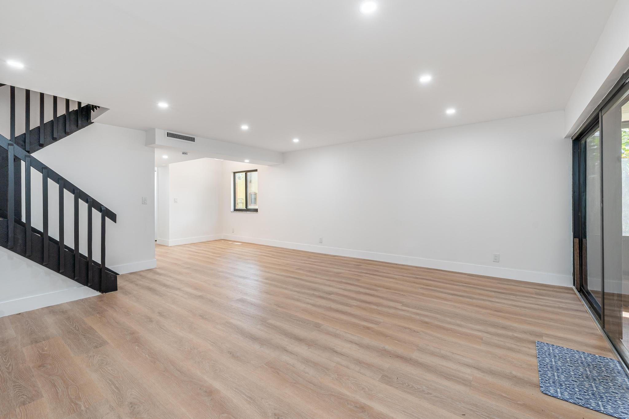 7716 Balboa St 7716