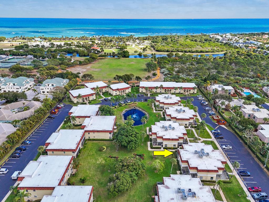 VILLAS ON THE GREEN CONDO - Residential