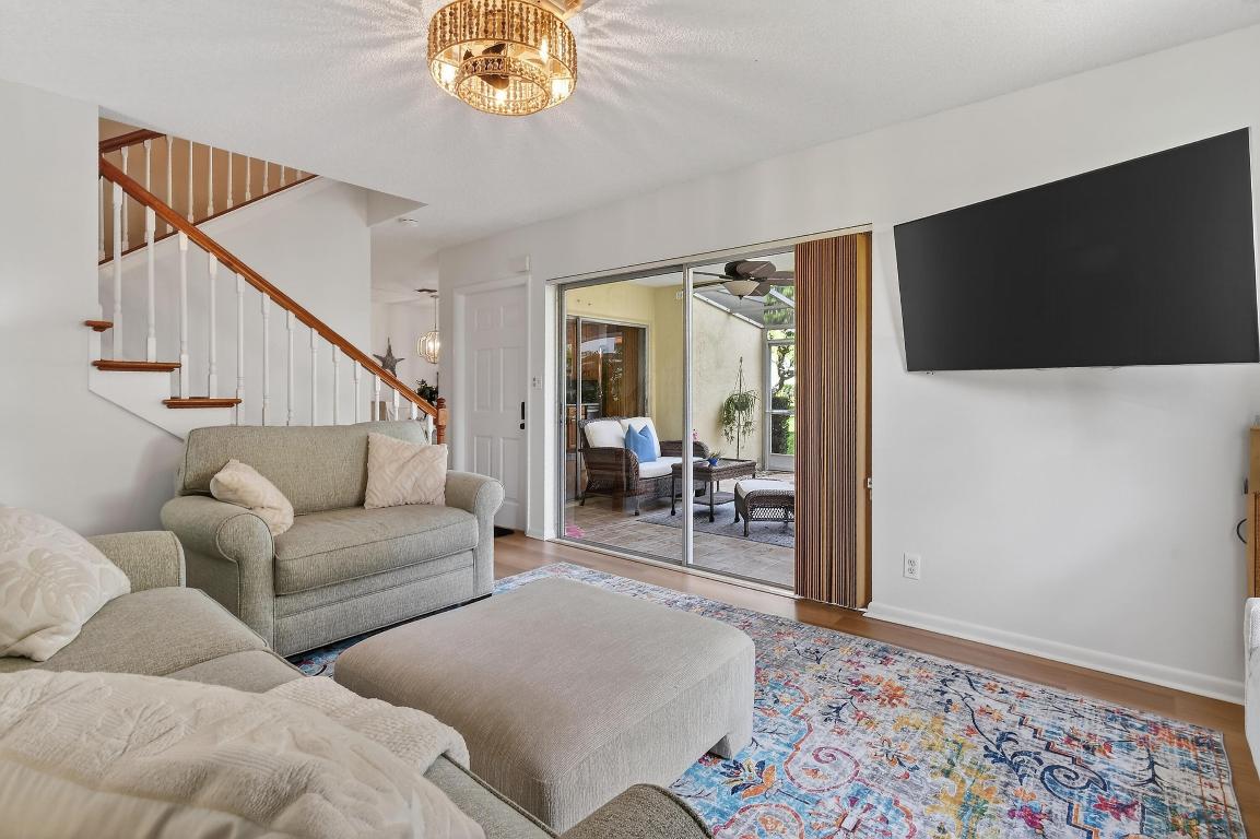 VILLAS ON THE GREEN CONDO - Residential