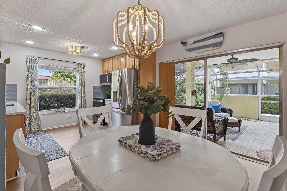 VILLAS ON THE GREEN CONDO - Residential