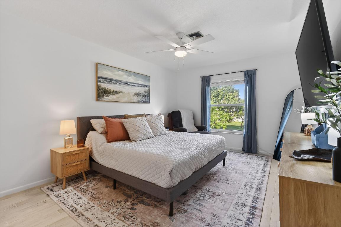 VILLAS ON THE GREEN CONDO - Residential