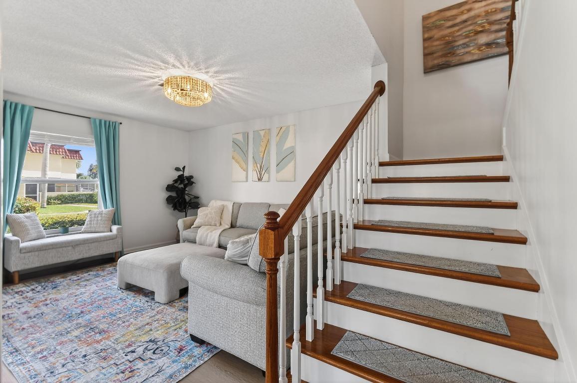 VILLAS ON THE GREEN CONDO - Residential