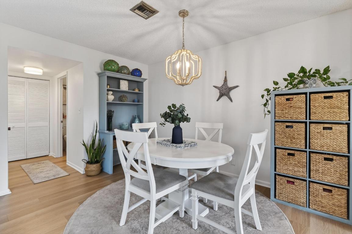 VILLAS ON THE GREEN CONDO - Residential