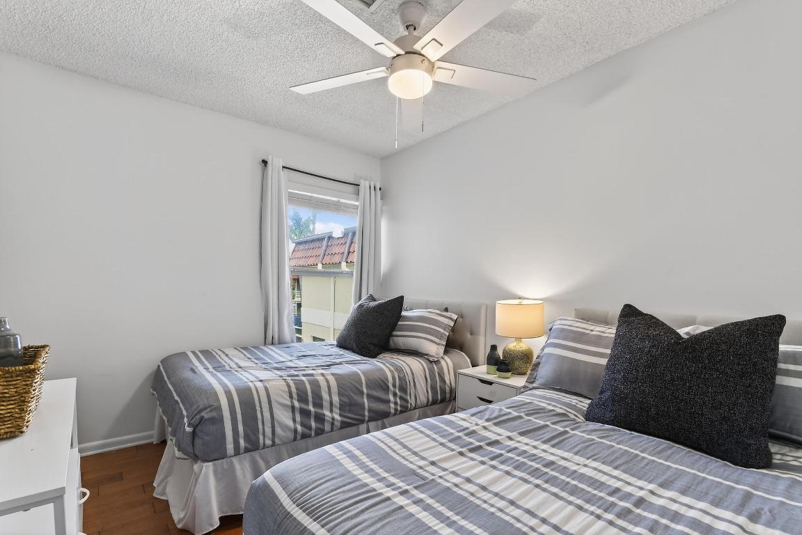 VILLAS ON THE GREEN CONDO - Residential