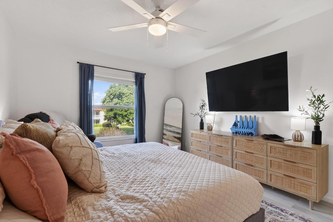 VILLAS ON THE GREEN CONDO - Residential