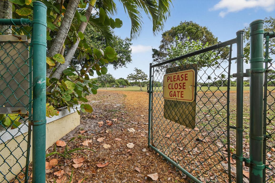 VILLAS ON THE GREEN CONDO - Residential