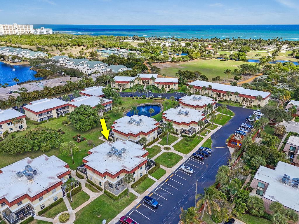 VILLAS ON THE GREEN CONDO - Residential