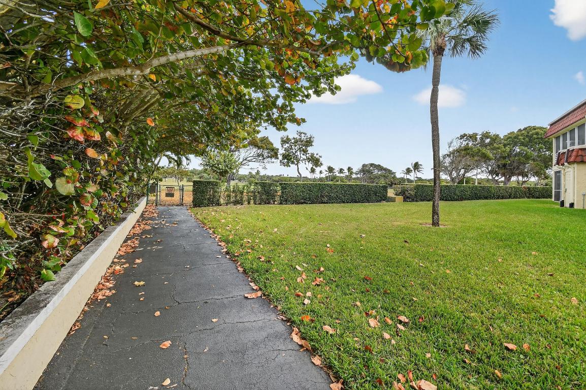 VILLAS ON THE GREEN CONDO - Residential