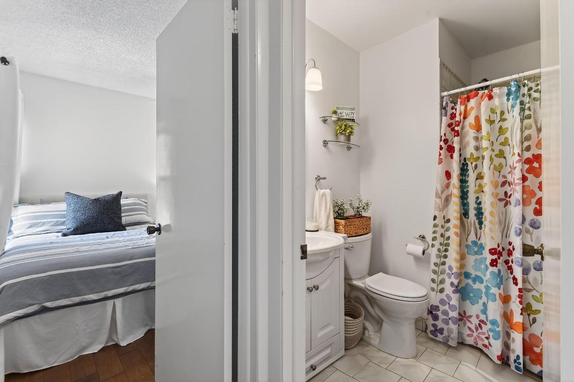 VILLAS ON THE GREEN CONDO - Residential