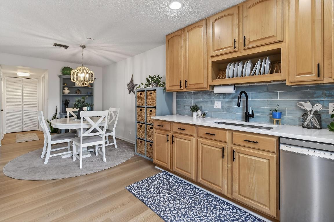 VILLAS ON THE GREEN CONDO - Residential