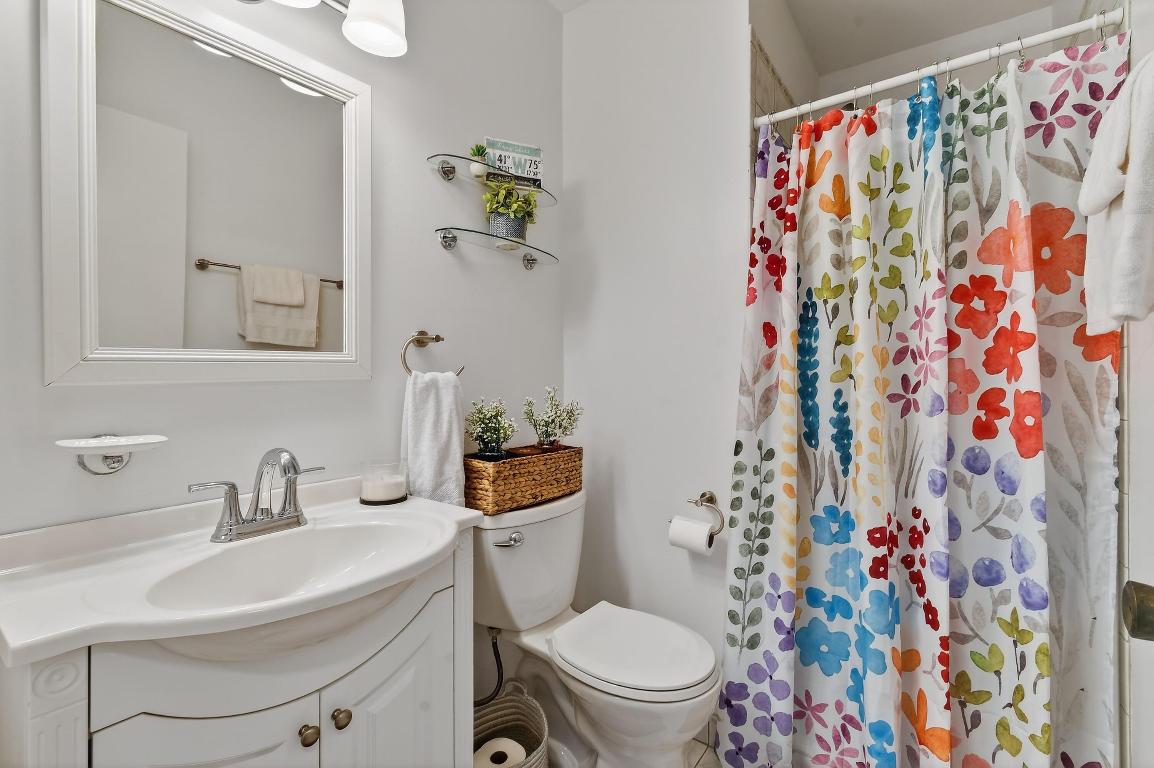 VILLAS ON THE GREEN CONDO - Residential