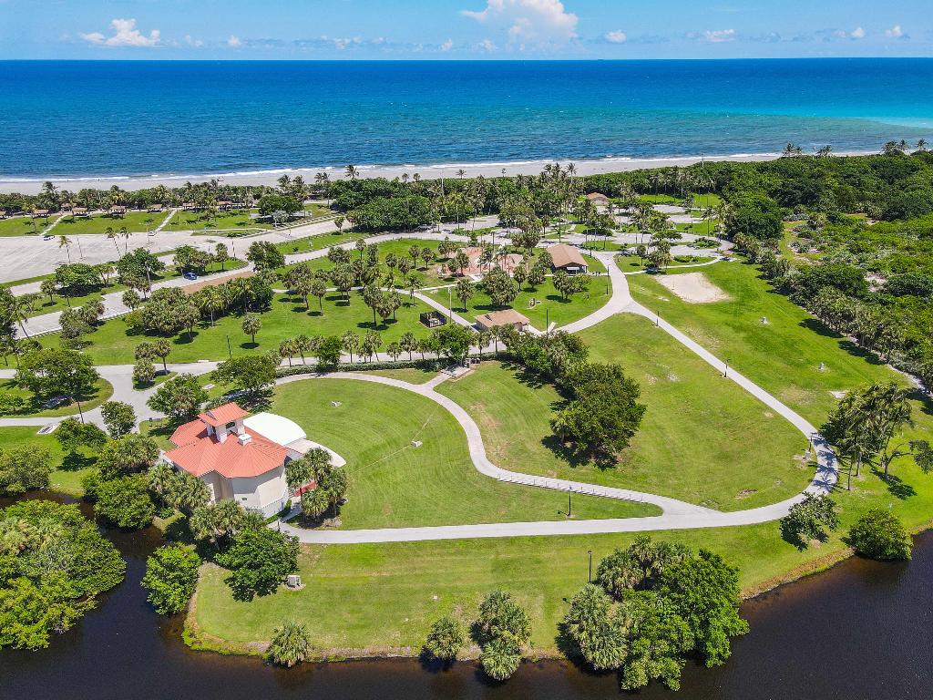 VILLAS ON THE GREEN CONDO - Residential