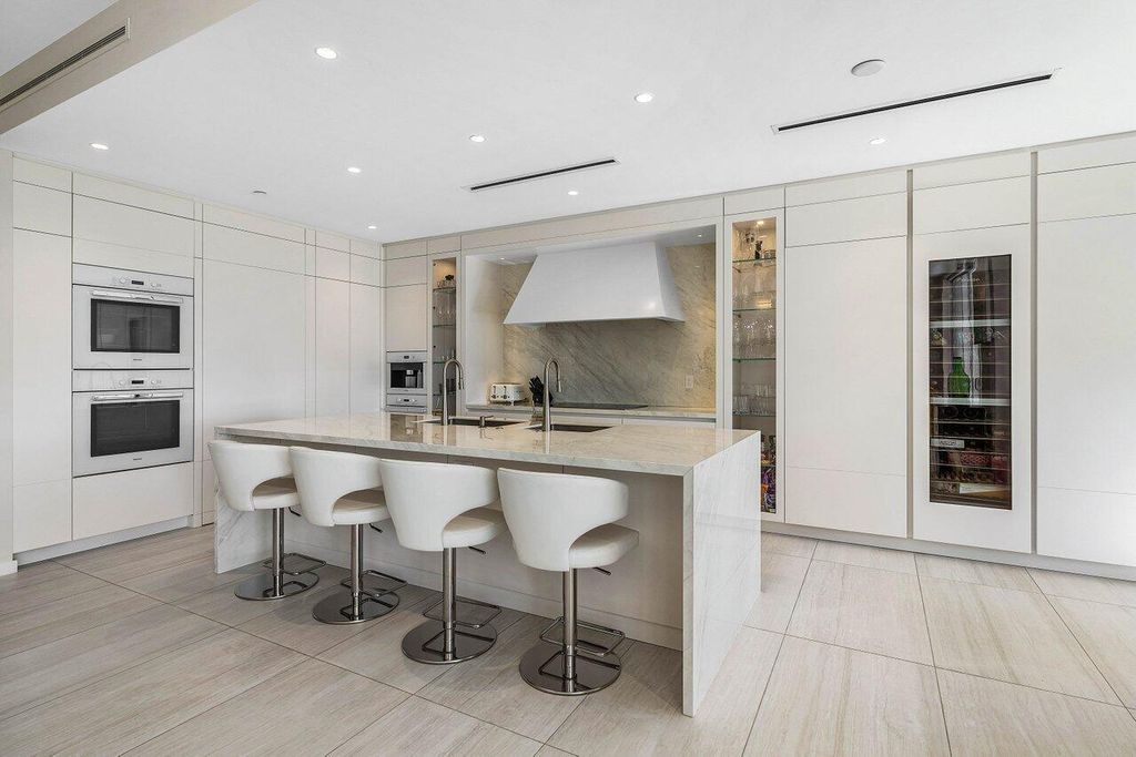 Photo of 200 SE Mizner Boulevard #605, Boca Raton, FL 33432 (MLS # R11076122)