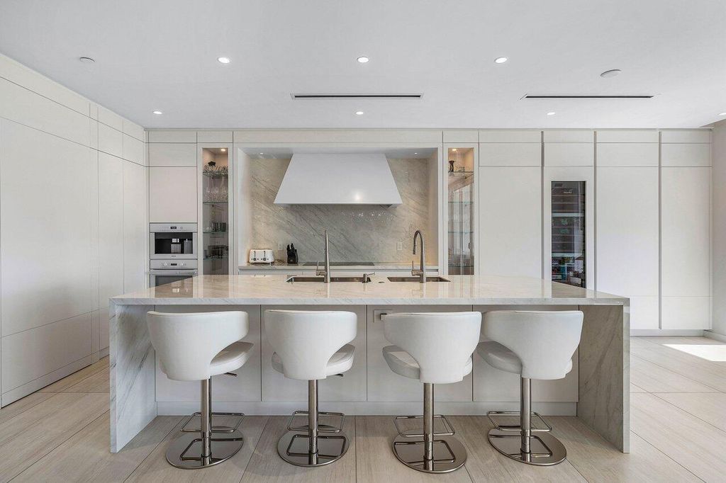 Photo of 200 SE Mizner Boulevard #605, Boca Raton, FL 33432 (MLS # R11076122)