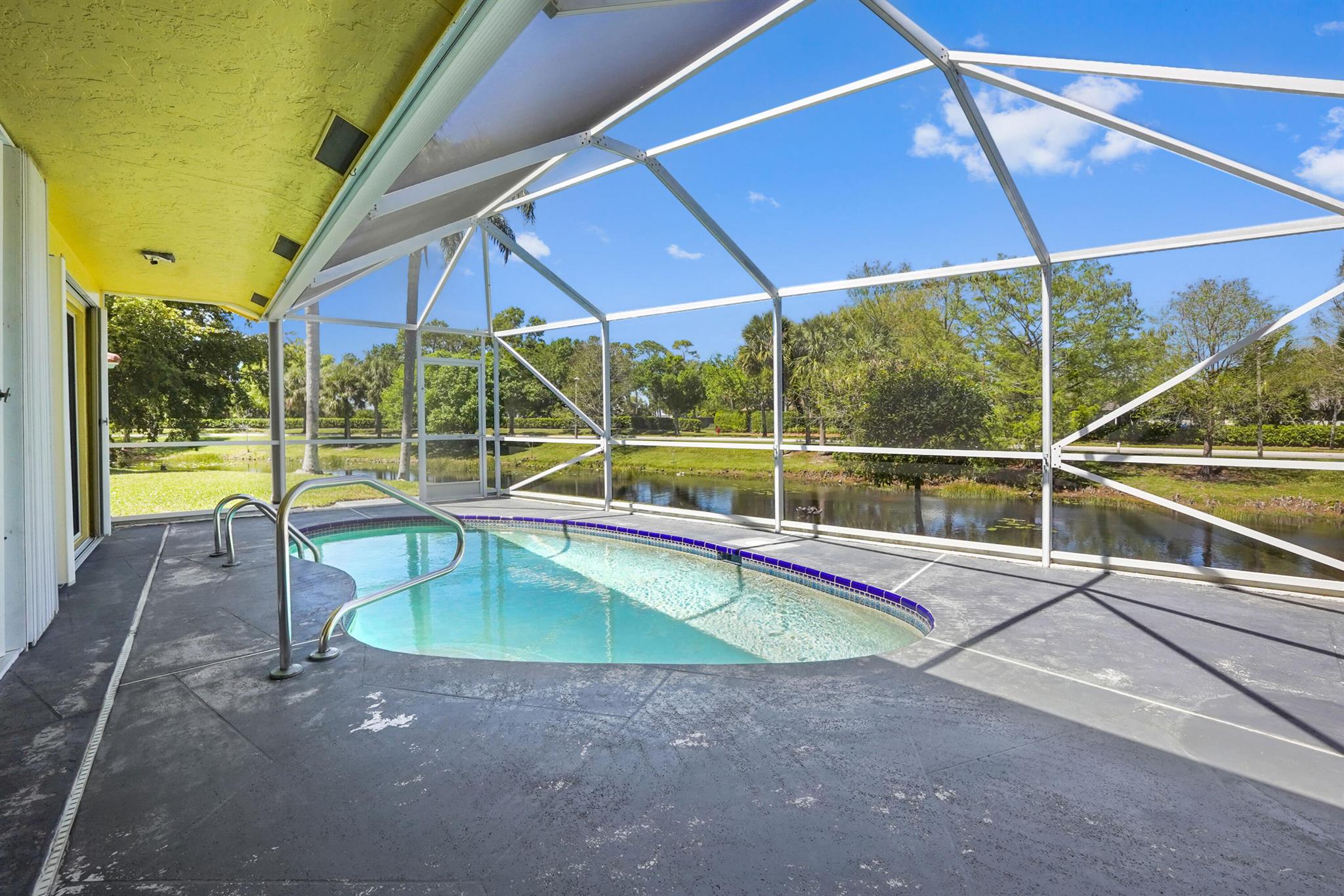 1112 Hatteras Circle