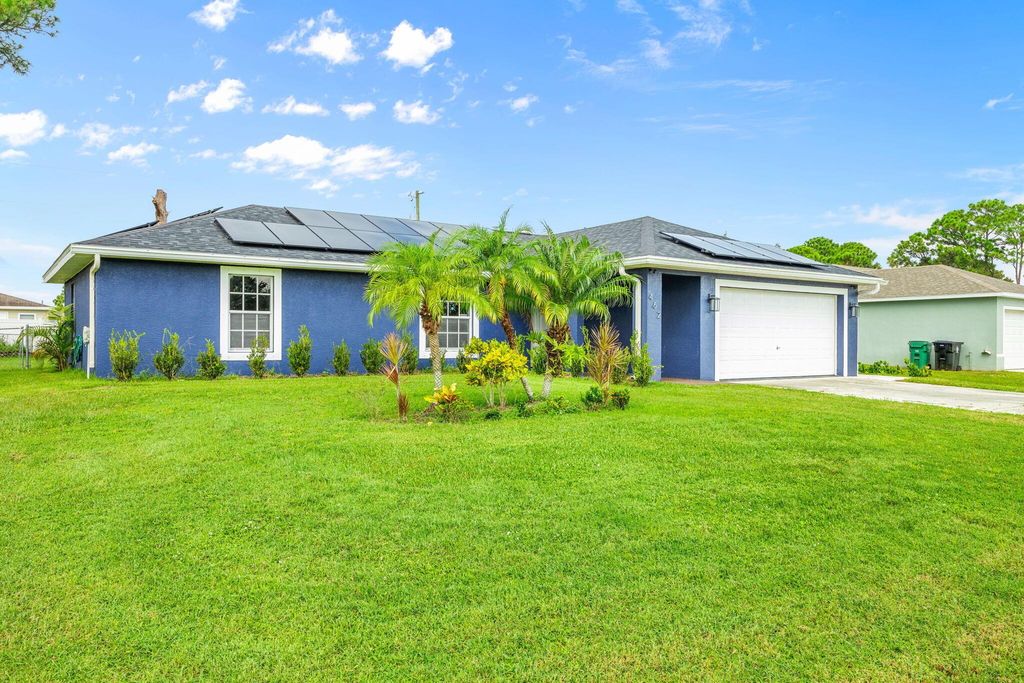 Photo of 462 NE Mainsail Street, Port St Lucie, FL 34983 (MLS # R10926467)