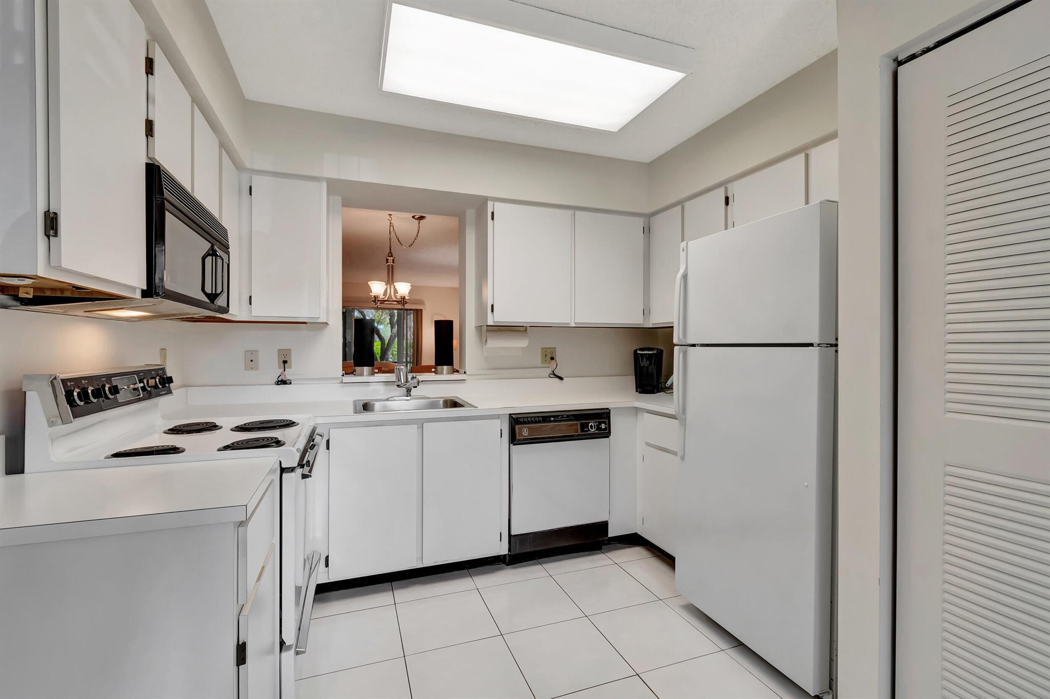 HUNTINGTON LAKES - Residential