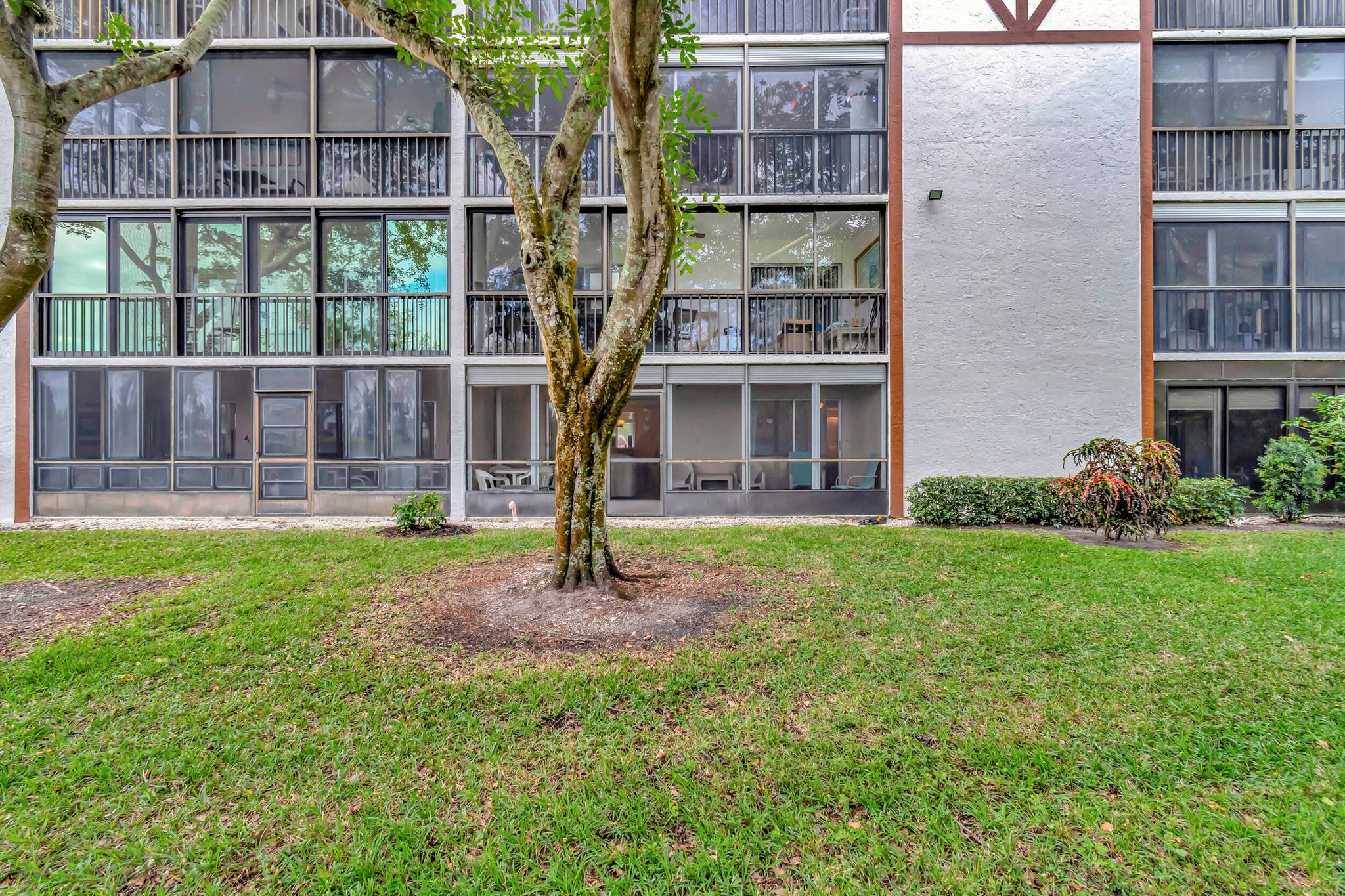 HUNTINGTON LAKES - Residential