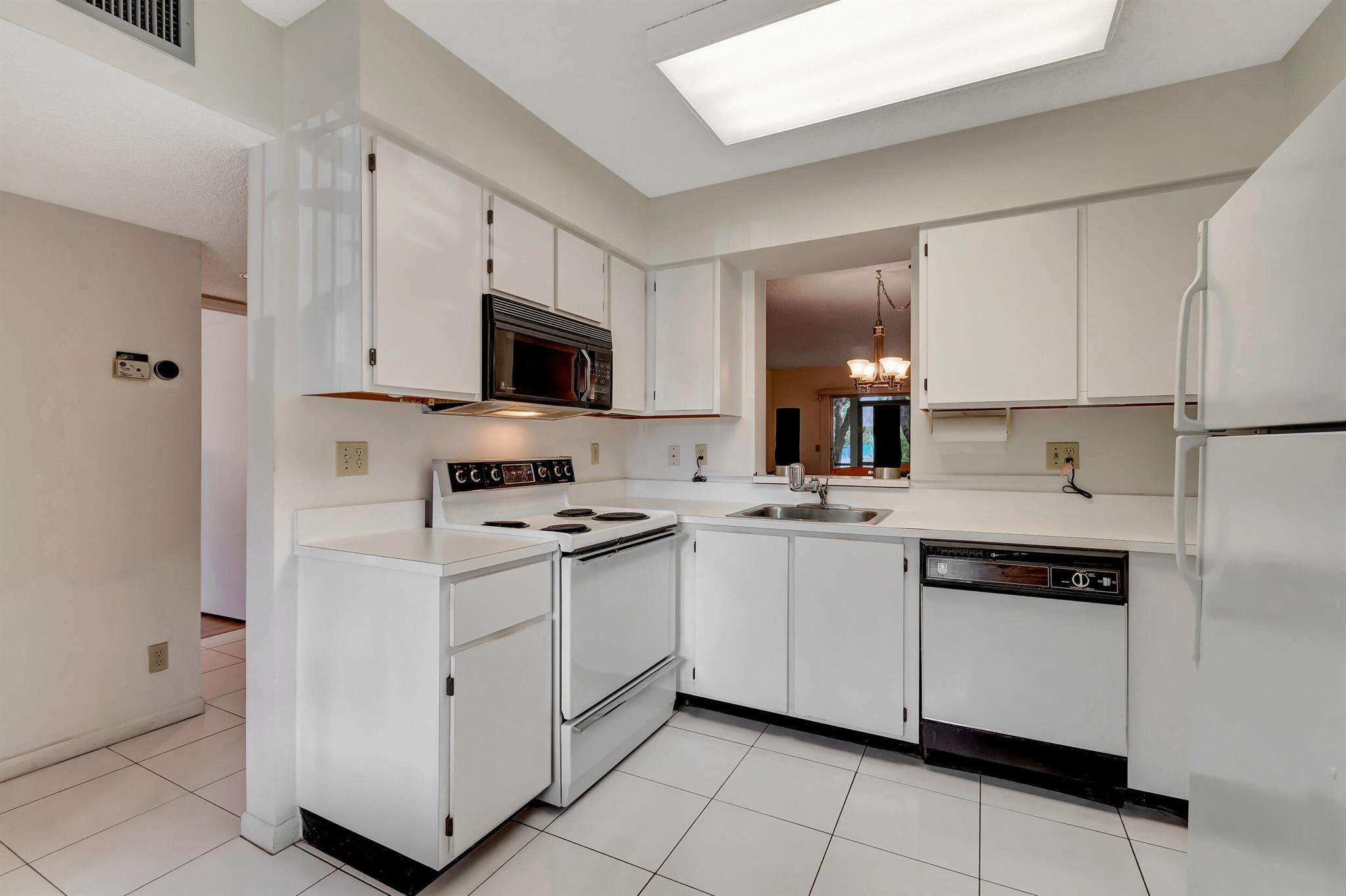 HUNTINGTON LAKES - Residential