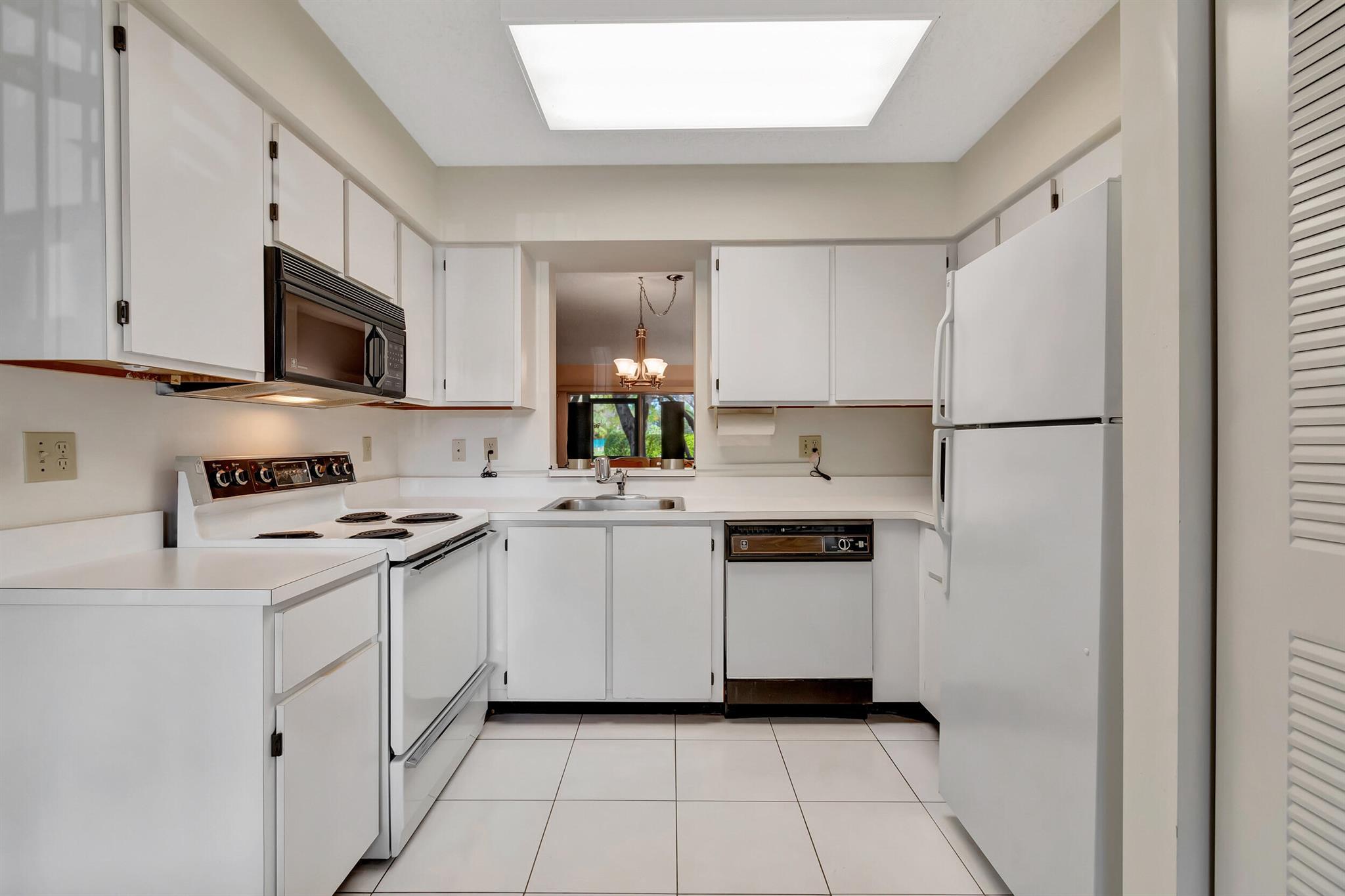 HUNTINGTON LAKES - Residential