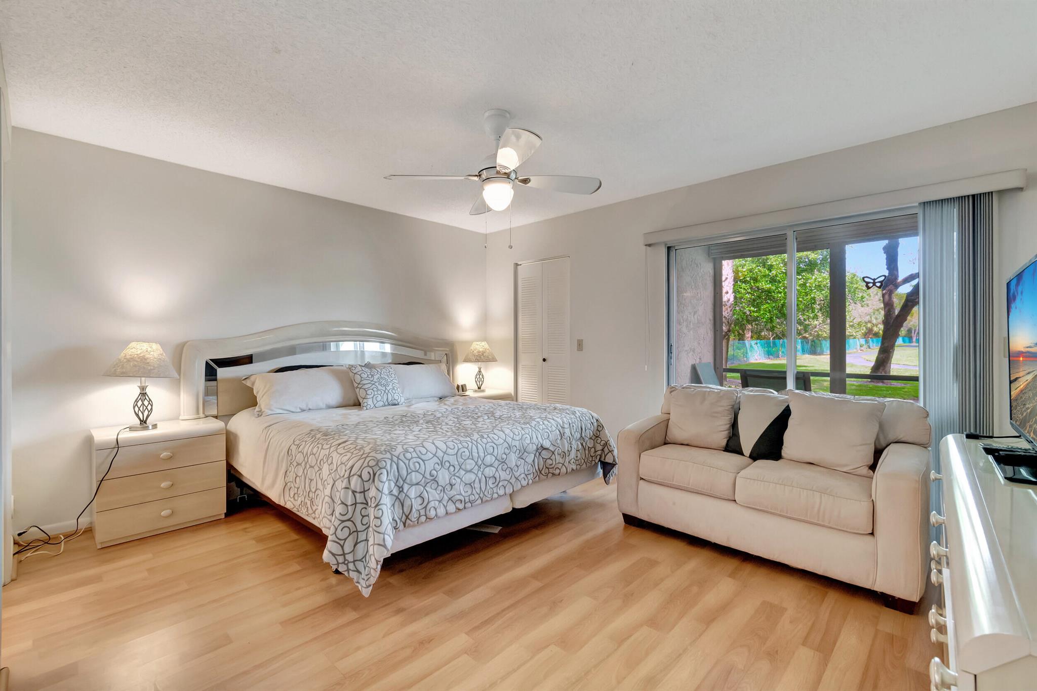 HUNTINGTON LAKES - Residential