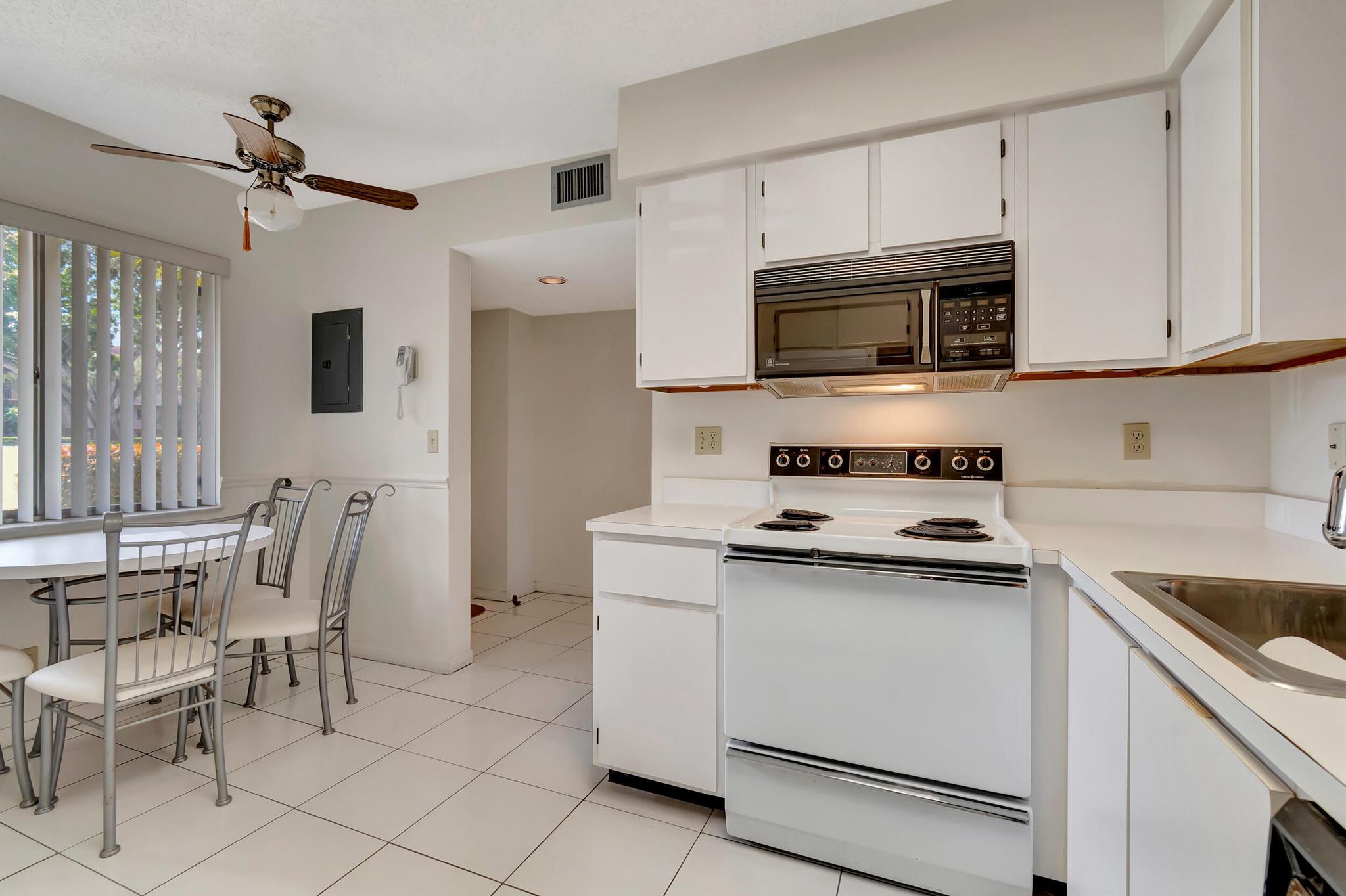 HUNTINGTON LAKES - Residential